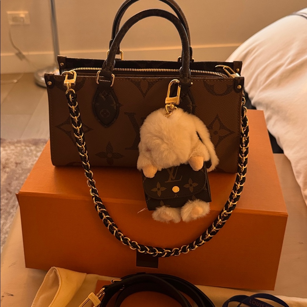 Louis Vuitton OnTheGo East West Chain - Picture 3 of 12